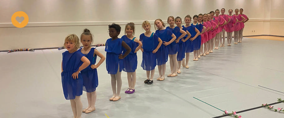 Billede af piger der danser ballet Billede af piger der danser ballet